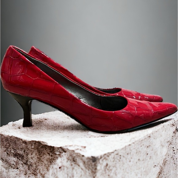 Bandolino Shoes - 🟢 BUNDLE SALE 2 for $20 - RED HEELS Size 6.5